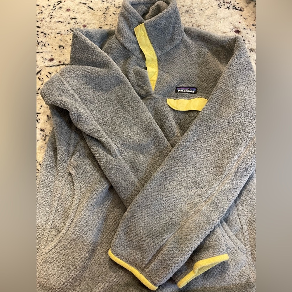 Women’s Patagonia sweatshirt